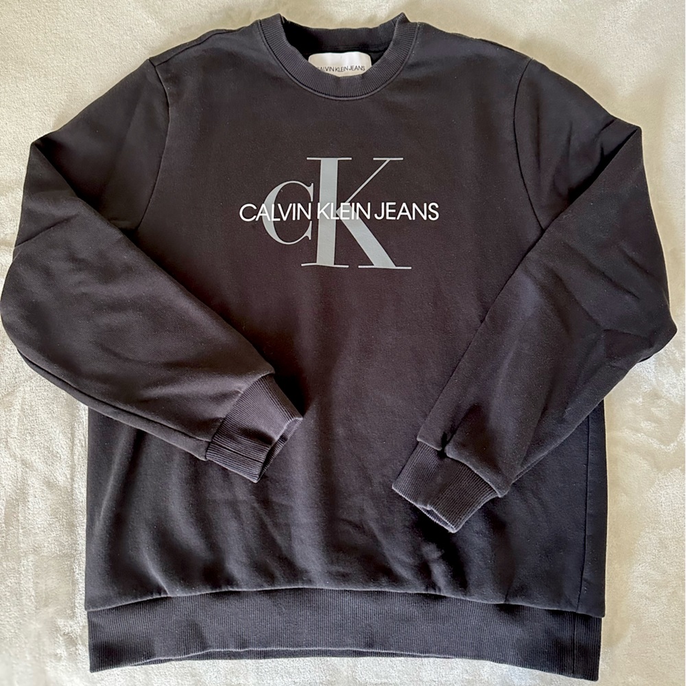 Large Men’s Calvin Klein Jeans crew neck.